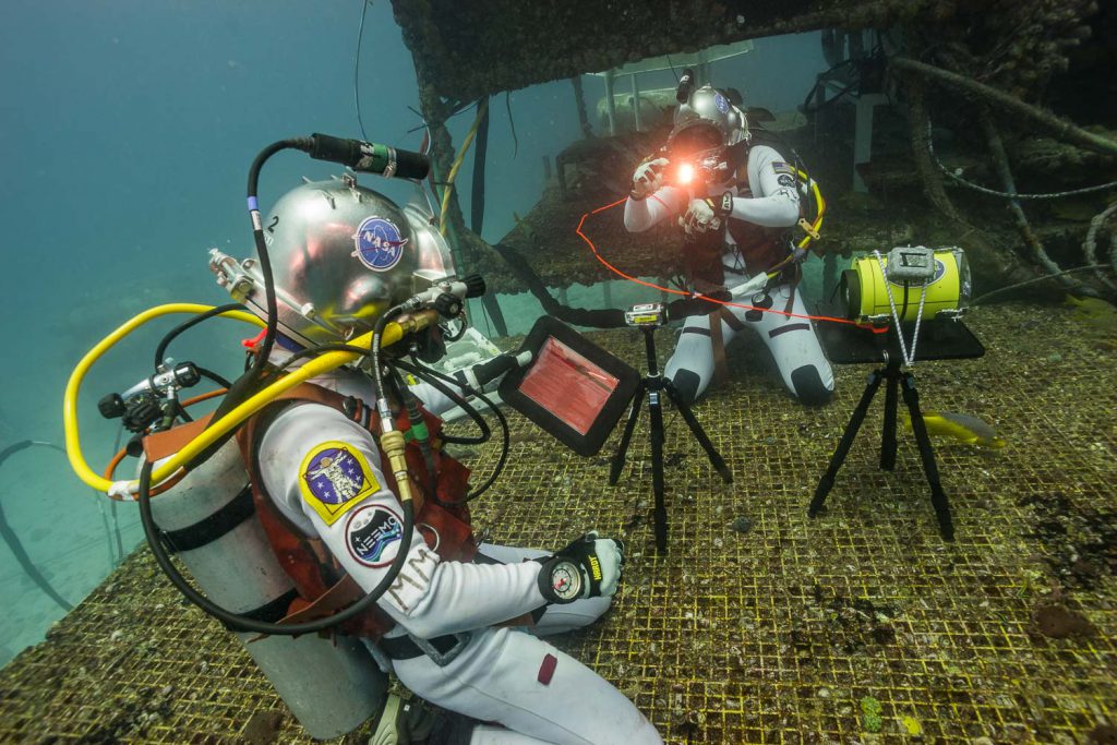 Aquanauts Matthias Maurer and Reid Wiseman conducting optical communications assessment